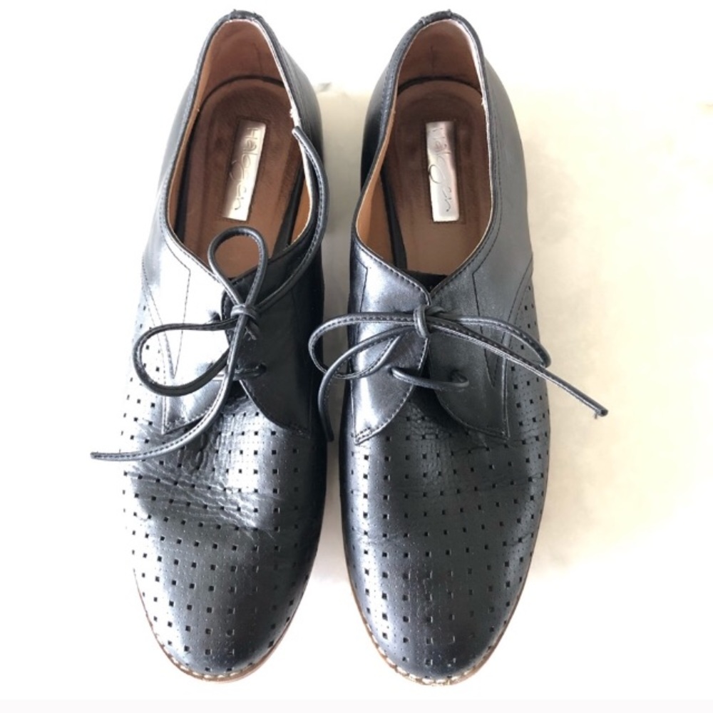 Halogen perforated black oxfords, sz 9